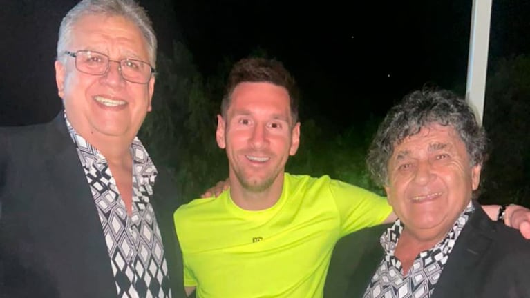 Messi junto a los líderes de Los Palmeras.