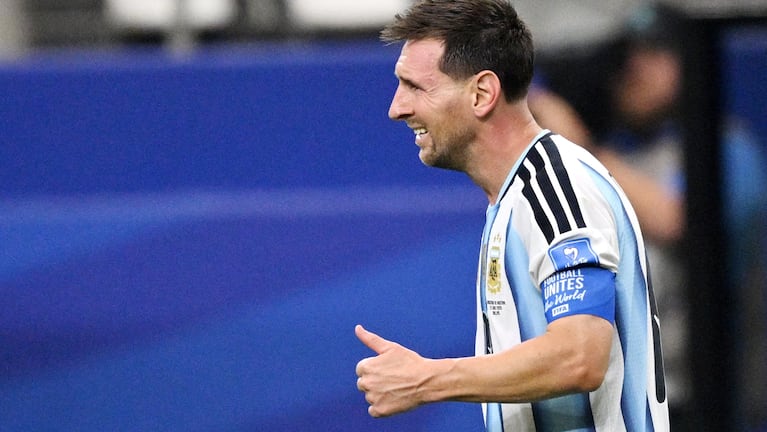 Messi lamentó el penal errado cuando el partido estaba igualado sin goles.