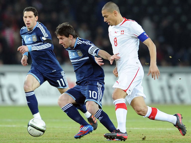 Messi le marcó tres goles a Suiza en un amistoso en 2012.