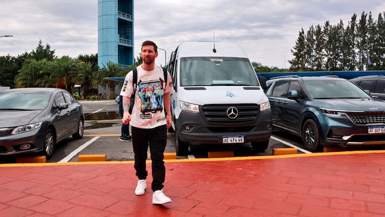 Messi llegando al predio de AFA. Foto: Twitter AFA.