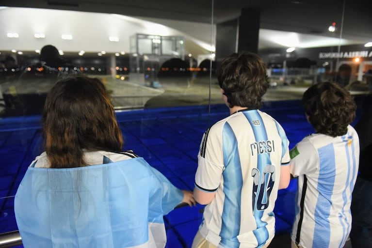 Messi llegó a Rosario y pasará unos días de descanso junto a su familia