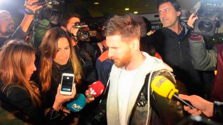 Messi llegó en silencio a Barcelona. 