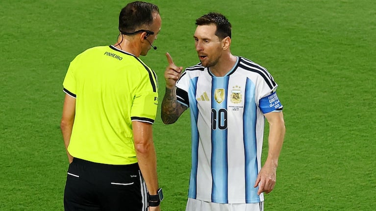 Messi protagonizó un cruce picante con el árbitro del partido ante Suiza.