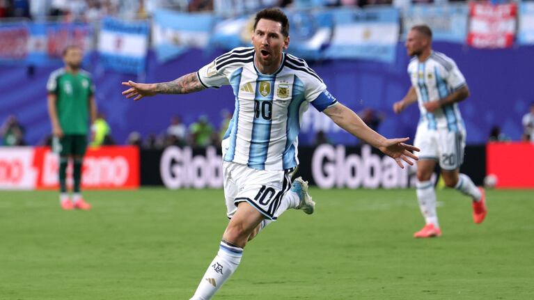Messi puso el 1 a 0 con un golazo. REUTERS/Claudia Greco