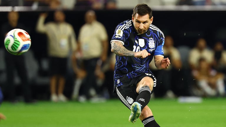 Messi puso el 3 a 1 para Argentina. Reuters/Tim Heitman