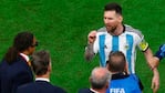 Messi se cruzó con el técnico neerlandés.