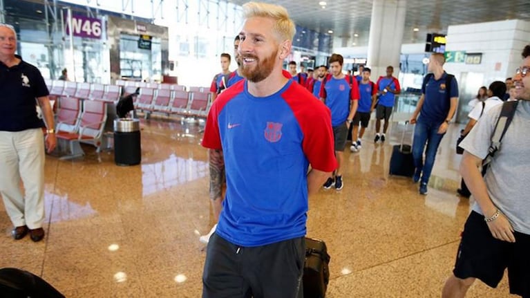 Messi viajó junto al plantel a la pretemporada en Barcelona.