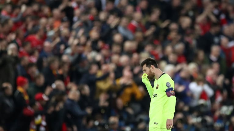 Messi vivió una de sus noches más difíciles en una cancha de fútbol.