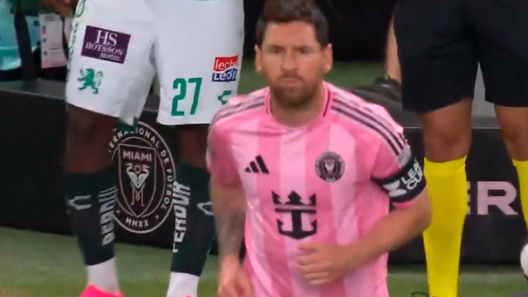 Messi volvió a jugar tras la muerte de su papá.