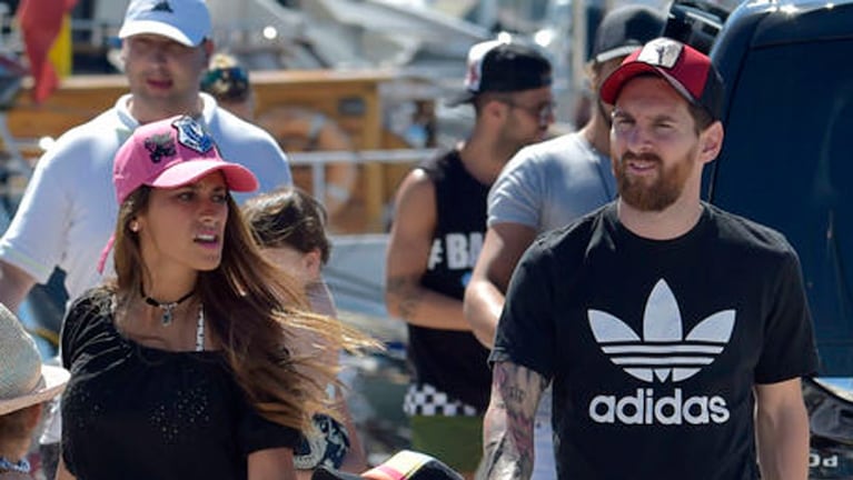 Messi y Antonella cambiaron el calor de Ibiza por el frío de Rosario.