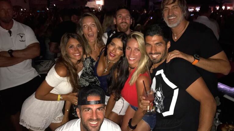 Messi y Antonella salieron a bailar con sus amigos en Ibiza.