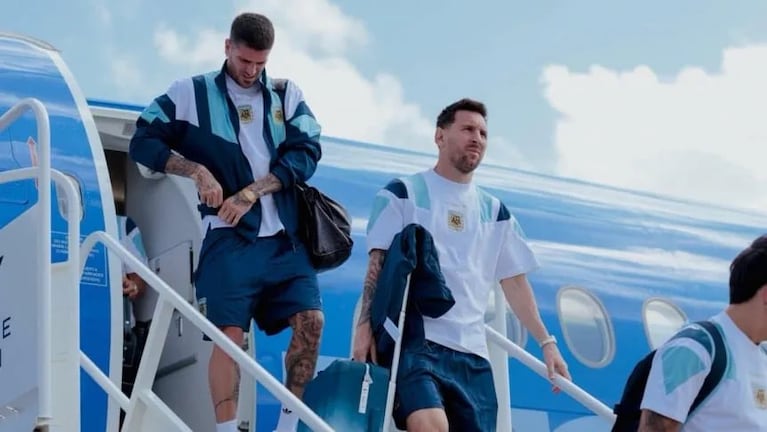 Messi y De Paul, dos de los que no vuelven al país.