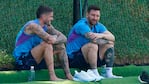 Messi y De Paul, "en patas" en el entrenamiento tras el triunfo contra México. (Foto: Olé)