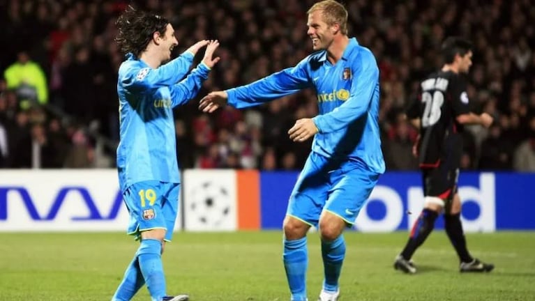 Messi y Eidur Gudjohnsen en Barcelona.