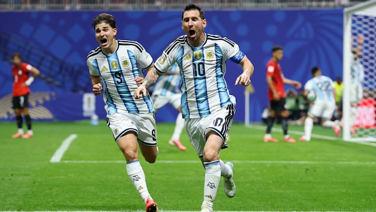 Messi y el 2 a 2 para Argentina. REUTERS/Carlos Barria