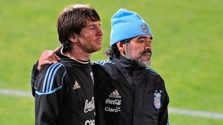 Messi y Maradona en el Mundial de Sudáfrica 2010.