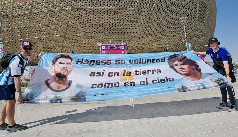 Messi y Maradona, siempre presentes en el corazón de los hinchas. Foto: Lucio Casalla/El Doce.