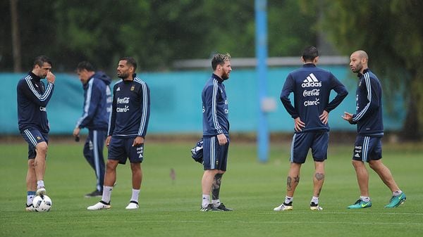 Messi y Masche ya entrenaron con el plantel, a pesar de llegar de madrugada.