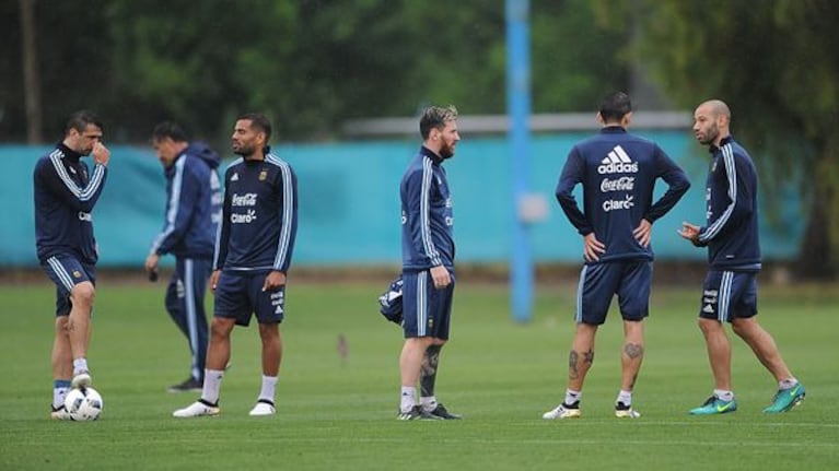 Messi y Masche ya entrenaron con el plantel, a pesar de llegar de madrugada.