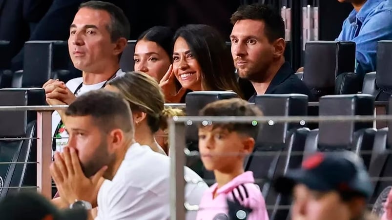 Messio vio el partido acompañado de Antonela y sus hijos. 