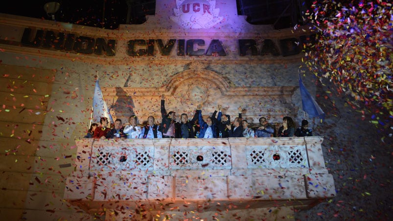 Mestre, Macri, Sanz y Lábaque en el balcón de la Casa Radical. Foto: Lucio Casalla.