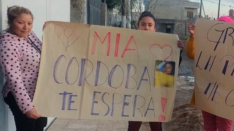 Mía espera reencontrarse con su familia en Córdoba.