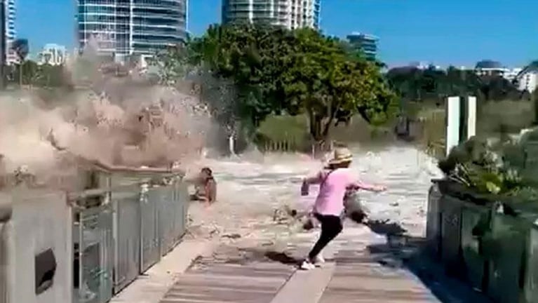 Miami Beach: una ola gigante arrastró al mar a seis personas y resultaron heridas