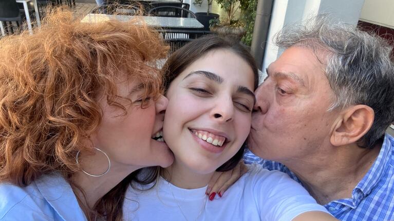 Micaela Godoy y sus padres (Gentileza: Sin Libreto Producciones)