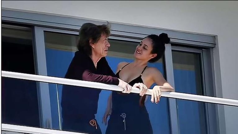 Mick Jagger sorprendió al ser visto con unos anteojos de fototerapia 