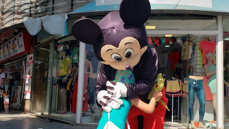 "Mickey" sufrió el robo en Plaza San Martín. 