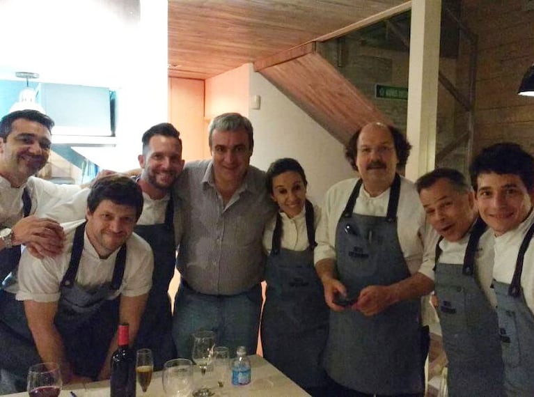 Miguel Escalante, Javier Rodríguez, Lucas Galán, Roal Zuzulich, Julio Figueroa, Facundo Tochi y Paula Massuh, los 7 amigos cocineros.