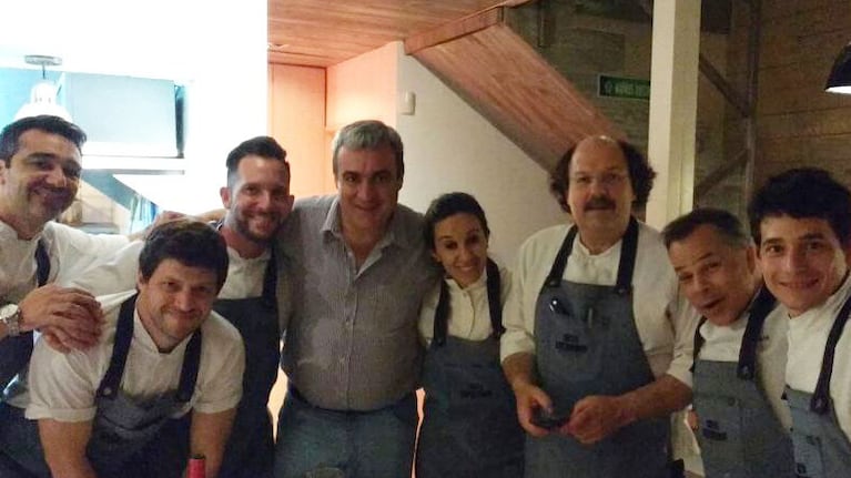 Miguel Escalante, Javier Rodríguez, Lucas Galán, Roal Zuzulich, Julio Figueroa, Facundo Tochi y Paula Massuh, los 7 amigos cocineros.