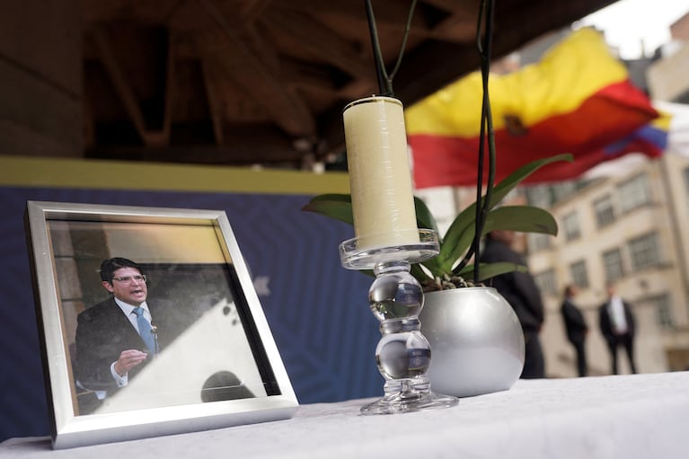 Miguel Uribe Turbay murió dos meses después de ser atacado por un sicario.
