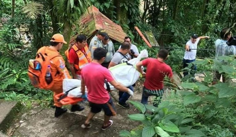 Milagro: se salvaron arrojándose al vacío cuando caía un puente