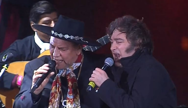 Milei cantó con el Chaqueño Palavecino.