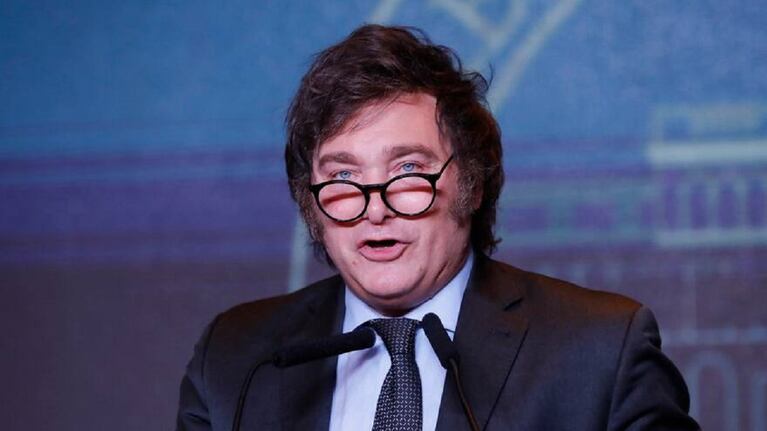 Milei contó que viste los mamelucos de YPF en la quinta presidencial.