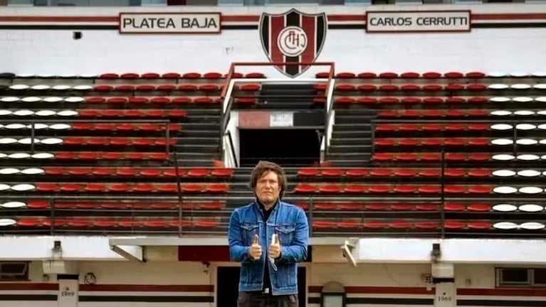 Milei en el estadio de Chacarita. 