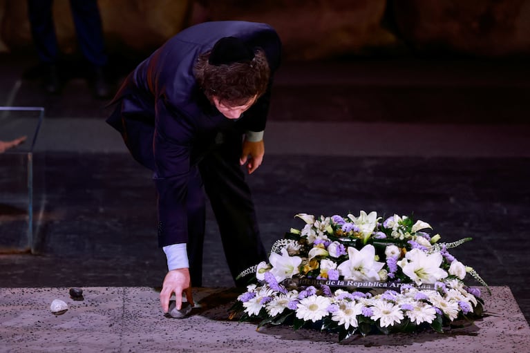 Milei en la visita a Yad Vashem, la institución oficial israelí constituida en memoria de las víctimas del Holocausto perpetrado por los nazis.