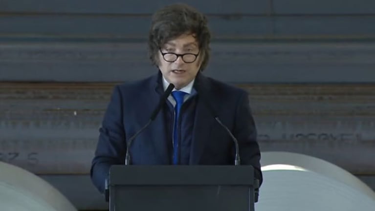 Milei encabezó un acto en una fábrica de San Nicolás.