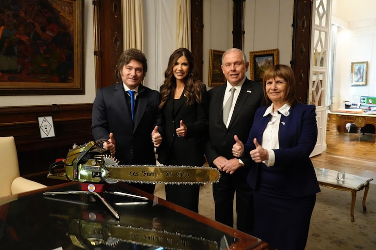 Milei firmó el acuerdo para que argentinos ingresen sin visa a Estados Unidos