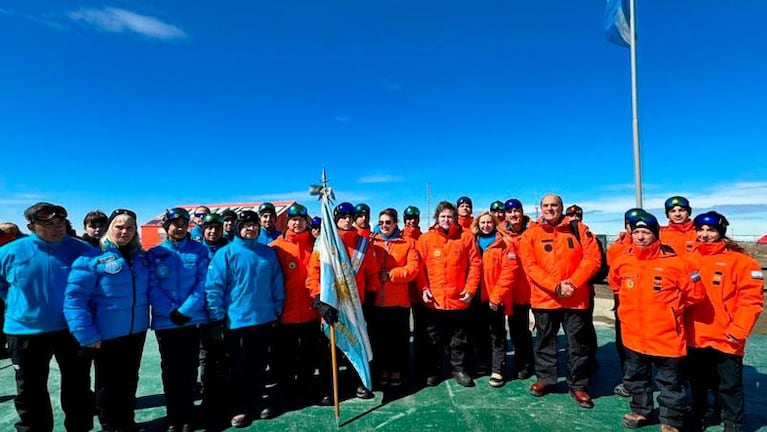 Milei vistió la Antártida para controlar la contaminación por plásticos