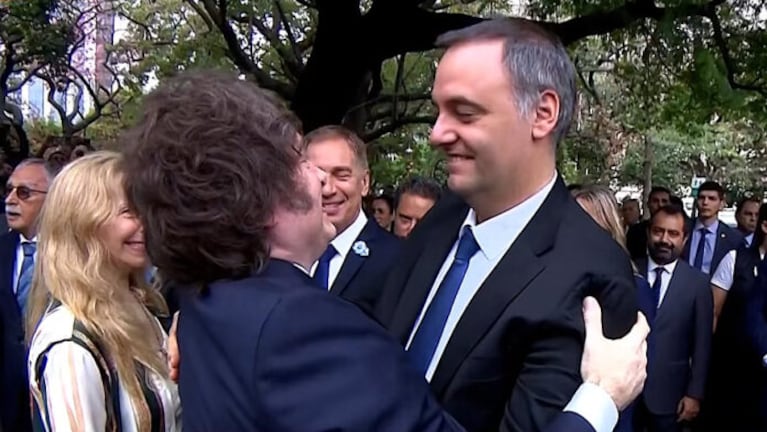 Milei volvió de España y define la salida de Adorni en medio de fuertes presiones internas