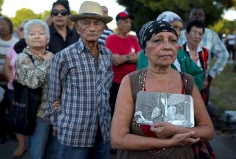 Miles de cubanos despiden a Fidel Castro en La Habana