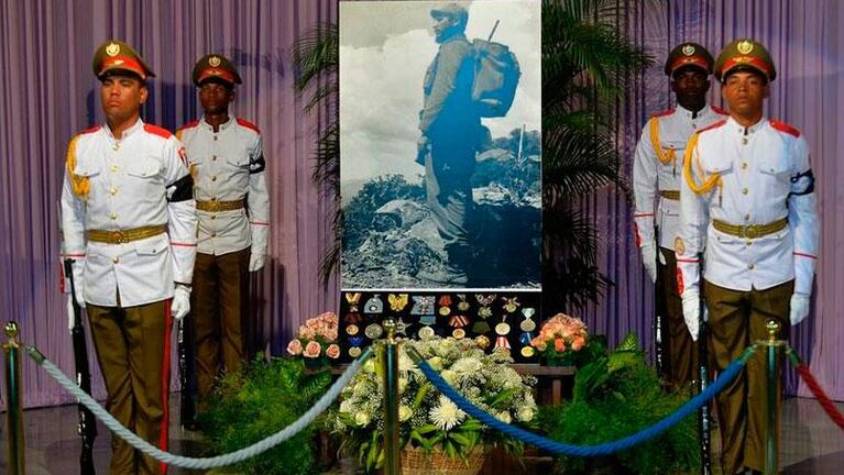 Miles de cubanos despiden a Fidel Castro en La Habana