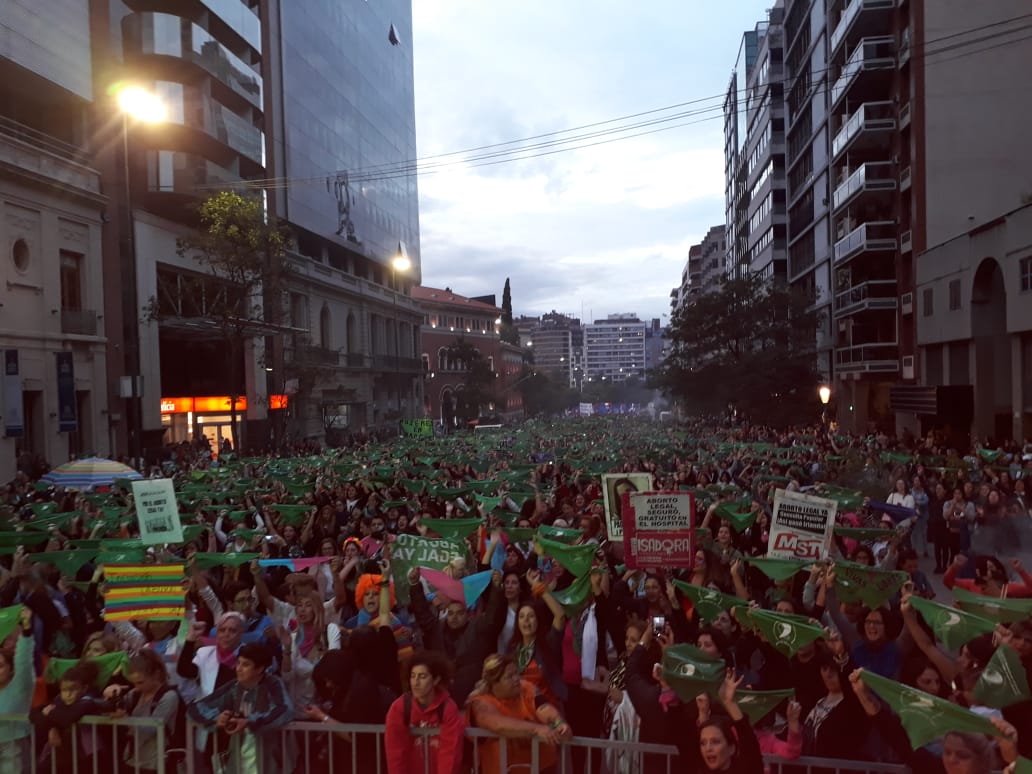 Miles de mujeres salieron a las calles a reclamar derechos.  Foto: Karina Vallori / ElDoce.tv