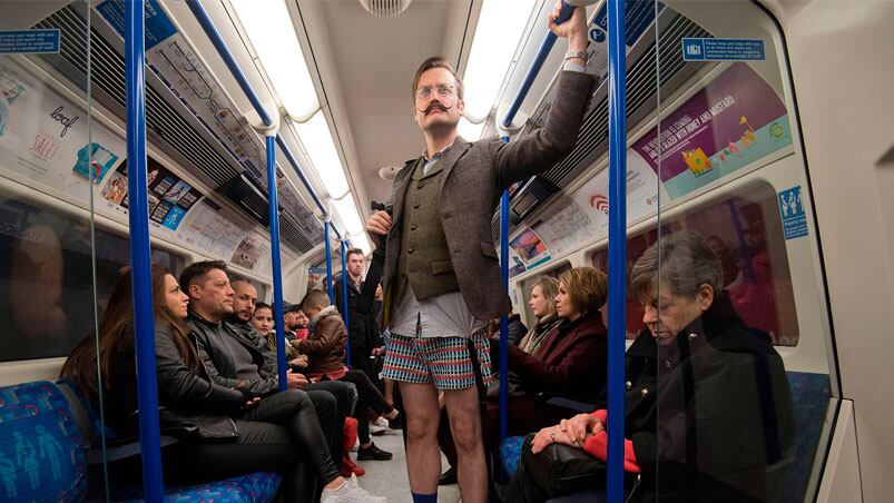 Miles de pasajeros celebrarcon el Día Mundial sin Pantalones.