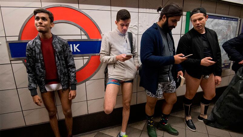 Miles de pasajeros celebrarcon el Día Mundial sin Pantalones