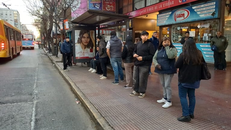 Miles de pasajeros fueron sorprendidos por la medida de UTA.