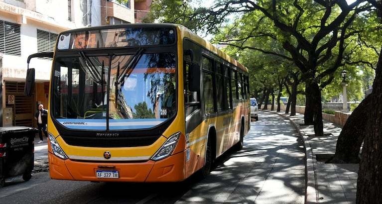 Miles de pasajeros sufren las consecuencias del plan de contingencia en la ciudad.
