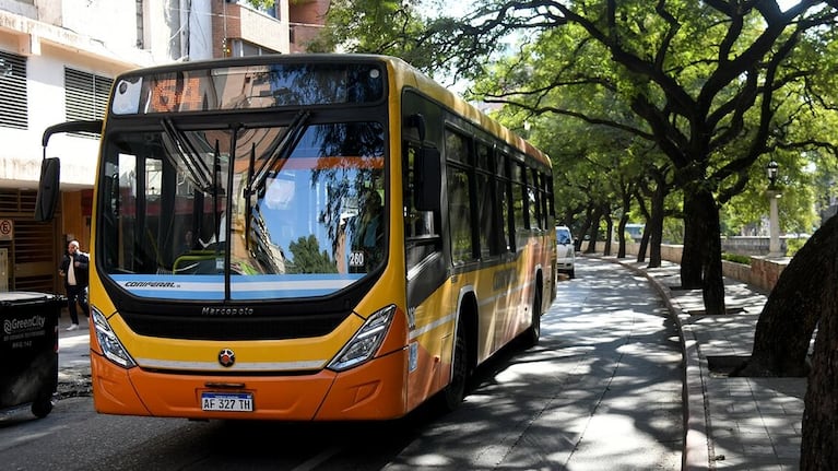 Miles de pasajeros sufren las consecuencias del plan de contingencia en la ciudad.